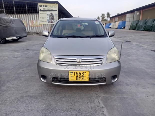 Toyota Raum 2003 Beige