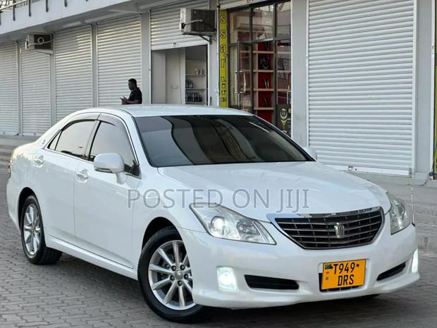 Toyota Crown 2009 White