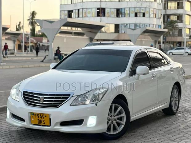 Toyota Crown 2009 White