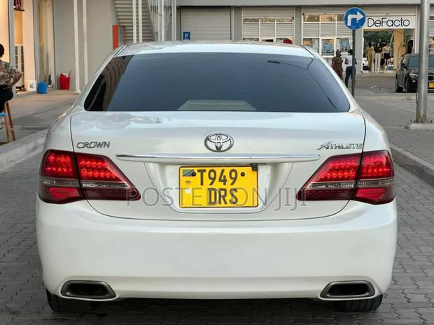 Toyota Crown 2009 White