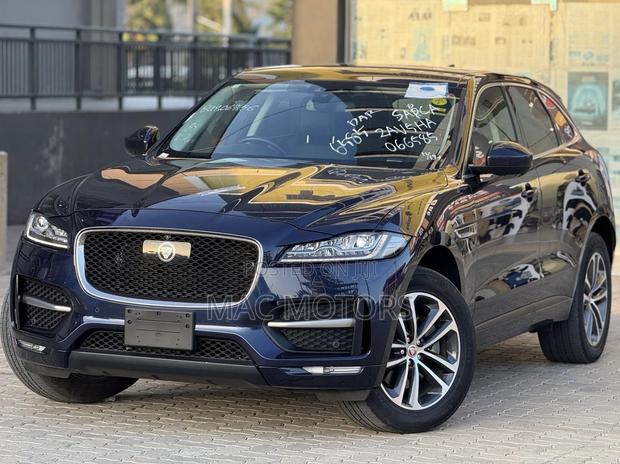 Jaguar F-Pace 2017 Blue