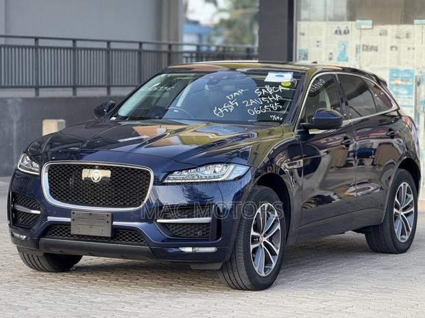 Jaguar F-Pace 2017 Blue
