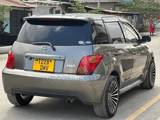 Toyota IST 2007 Gray