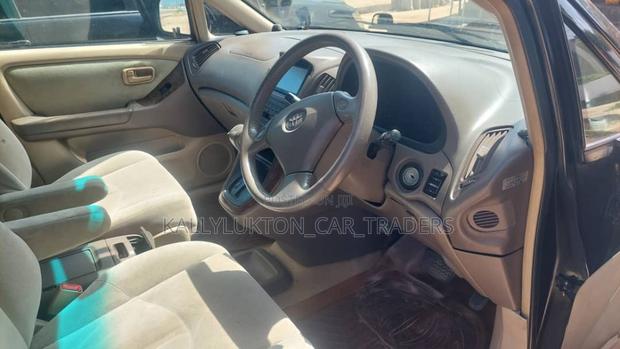 Toyota Harrier 2004 Black