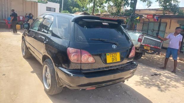Toyota Harrier 2004 Black