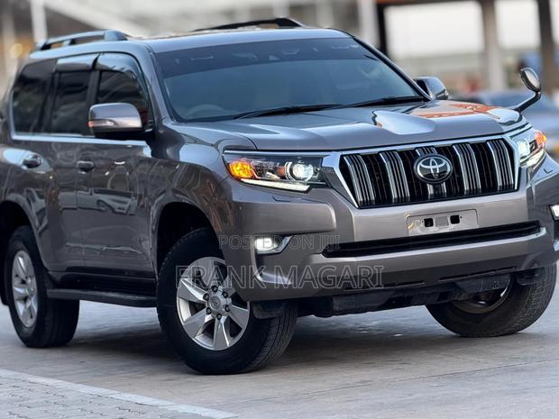 Toyota Land Cruiser Prado 2022 Gray