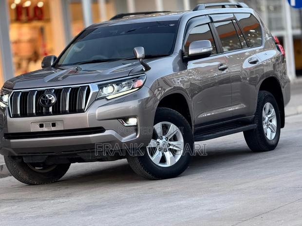 Toyota Land Cruiser Prado 2022 Gray