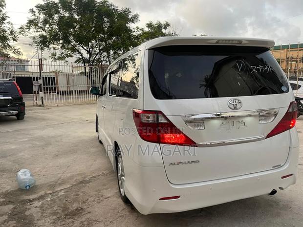 Toyota Alphard 2010 White