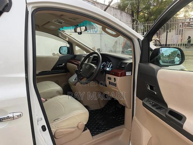 Toyota Alphard 2010 White