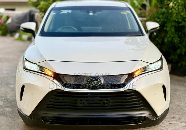 Toyota Harrier 2.5 Hybrid 2021 White