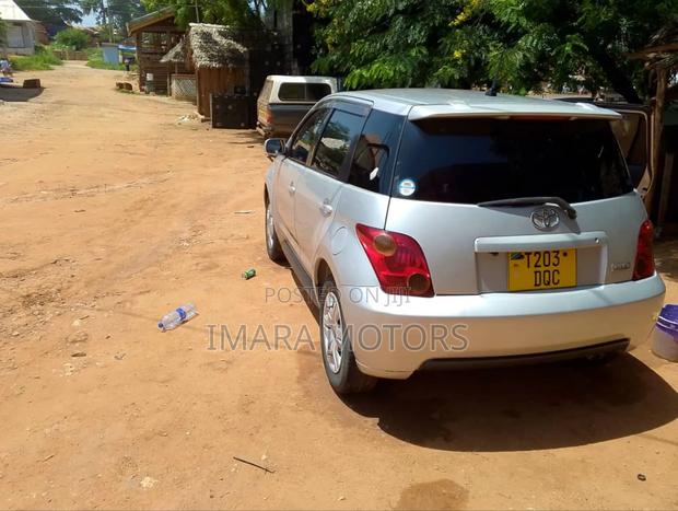 Toyota IST 2003 Silver