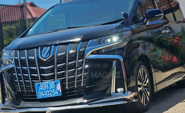 Toyota Alphard 2.5 Hybrid AWD 2022 Black