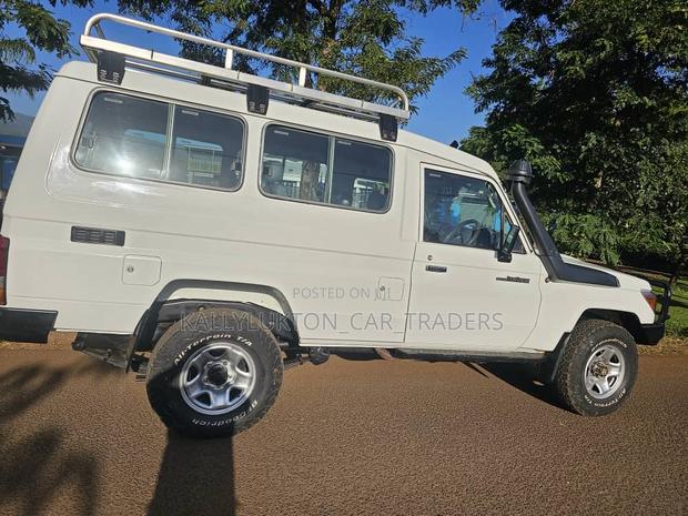 Toyota Land Cruiser 2015 White