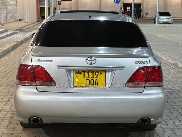 Toyota Crown Royale 2005 Silver