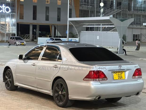 Toyota Crown Royale 2005 Silver
