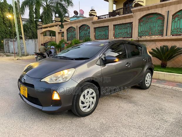 Toyota Aqua 2013 Gray
