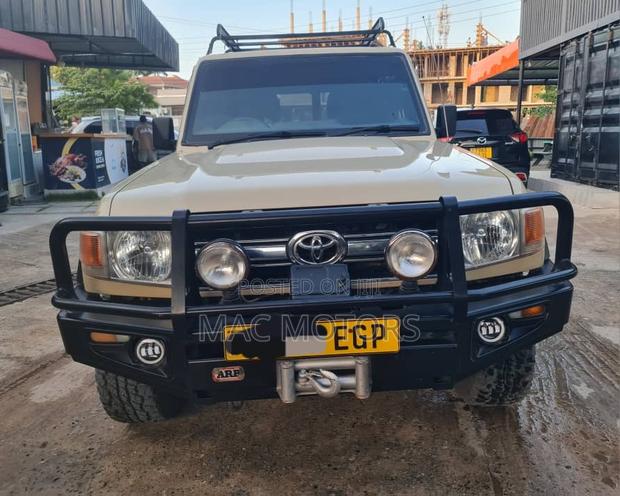 Toyota Land Cruiser 2012 Beige