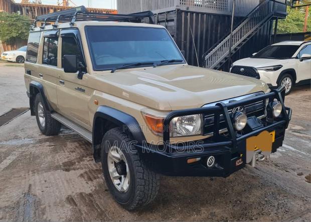 Toyota Land Cruiser 2012 Beige