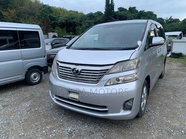 Toyota Vellfire 2010 Silver