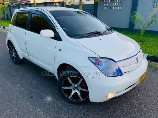 Toyota IST 2005 White