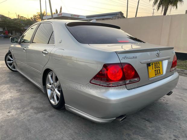 Toyota Crown Royale 2005 Silver