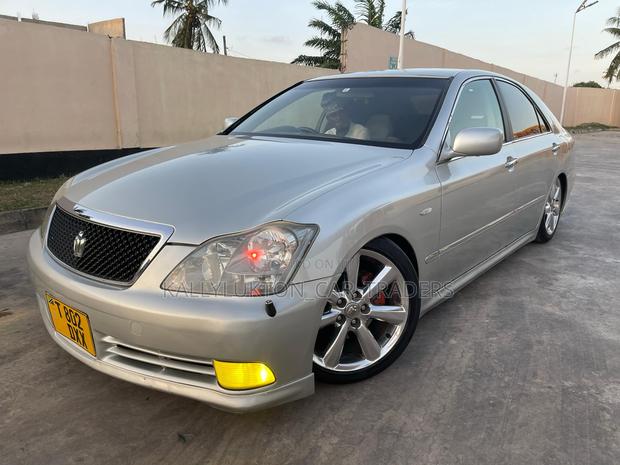 Toyota Crown Royale 2005 Silver