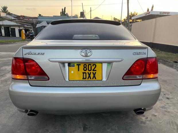 Toyota Crown Royale 2005 Silver