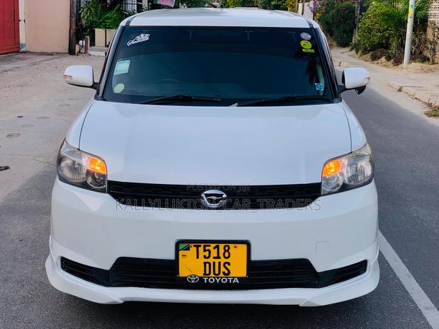 Toyota Corolla Rumion 2010 White