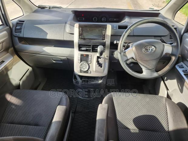 Toyota Noah 2008 Silver