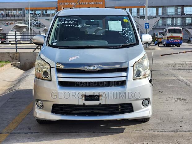 Toyota Noah 2008 Silver