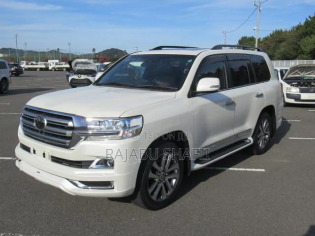 Toyota Land Cruiser 4.6 V8 ZX 2019 White
