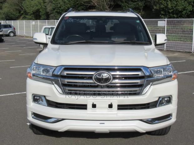 Toyota Land Cruiser 4.6 V8 ZX 2019 White
