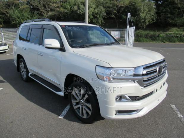 Toyota Land Cruiser 4.6 V8 ZX 2019 White
