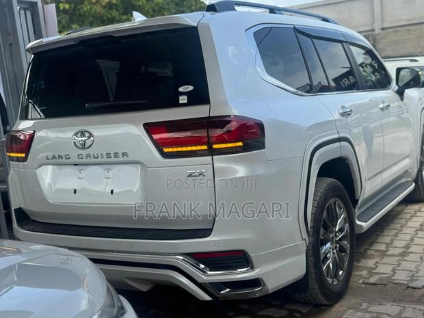 Toyota Land Cruiser 2022 White