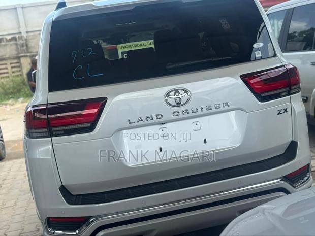 Toyota Land Cruiser 2022 White