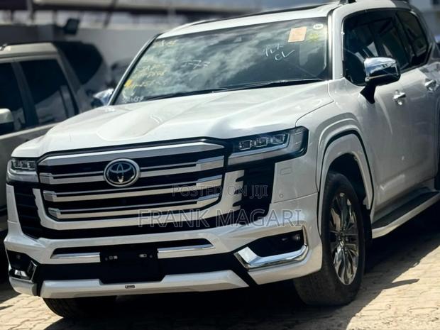 Toyota Land Cruiser 2022 White