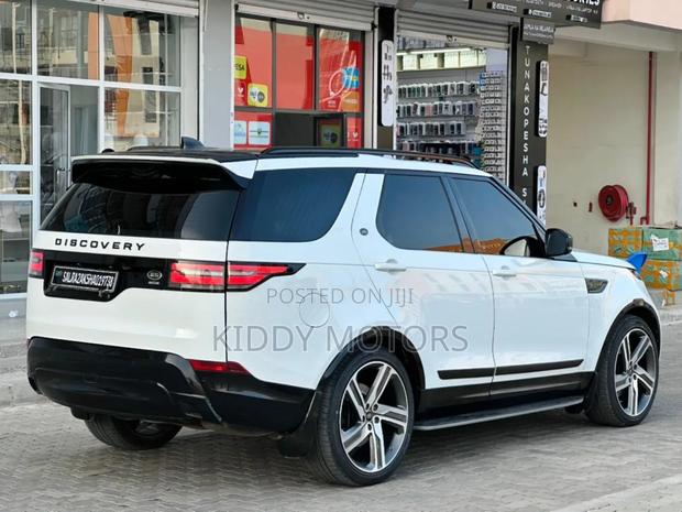 Land Rover Discovery 2018 White