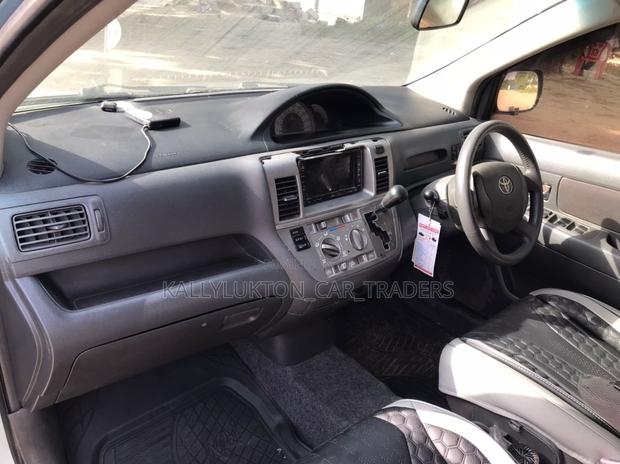 Toyota Raum 2008 Green