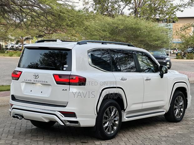 Toyota Land Cruiser 3.3 Diesel 4WD 2022 White