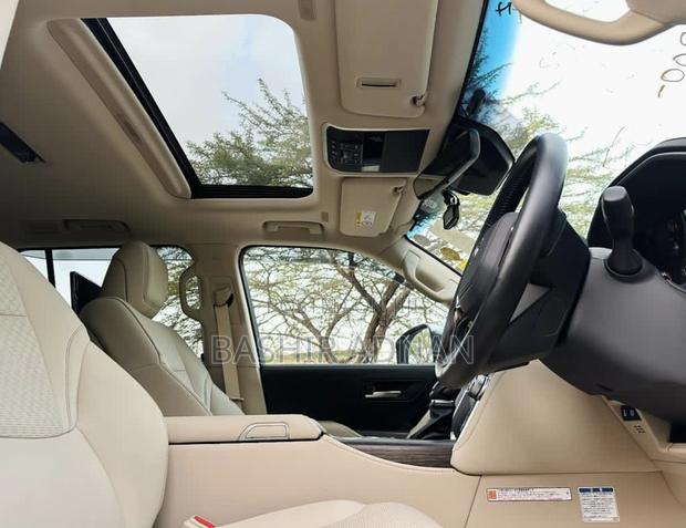 Toyota Land Cruiser 3.3 DT 2022 Pearl