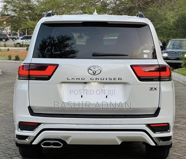 Toyota Land Cruiser 3.3 DT 2022 Pearl