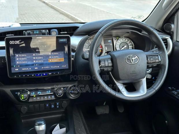 Toyota Hilux 2022 Gray