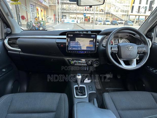 Toyota Hilux 2022 Gray