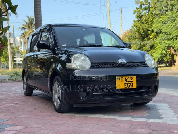 Toyota Sienta 2005 Black