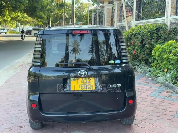 Toyota Sienta 2005 Black