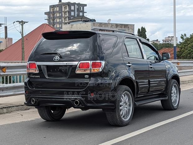 Toyota Fortuner 2.7 AWD 2006 Black