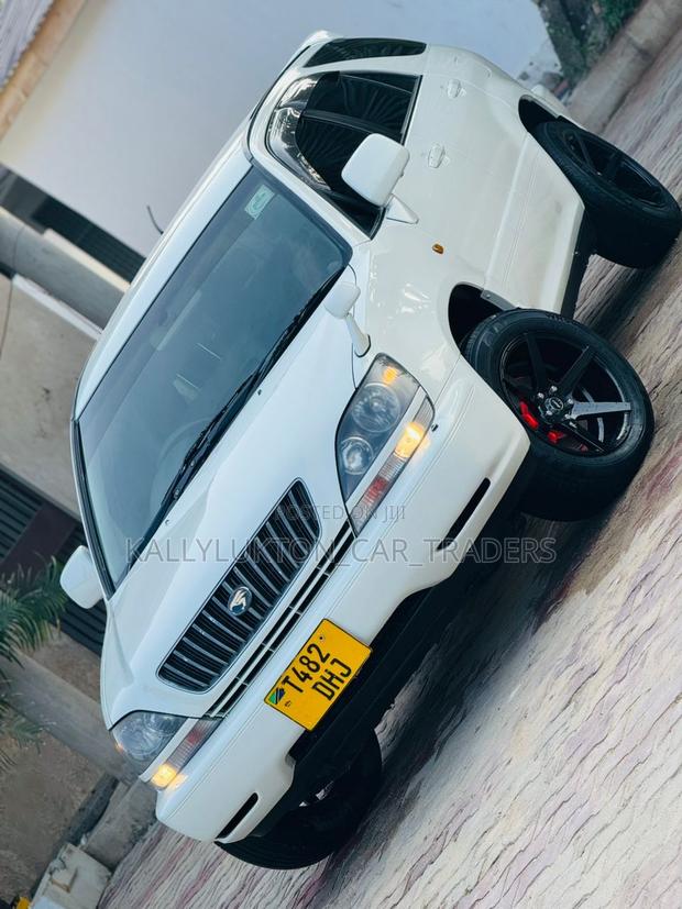 Toyota Harrier 2005 White