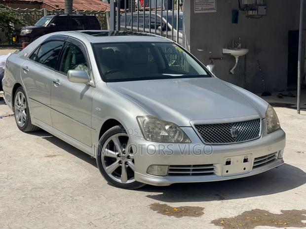 Toyota Crown 2004 Silver