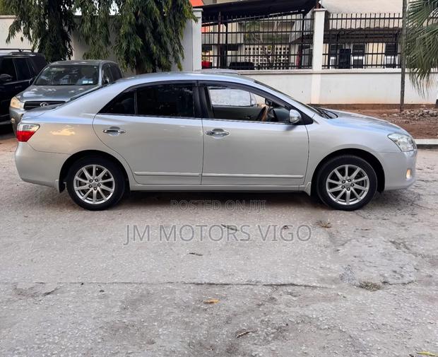 Toyota Premio 2013 Silver