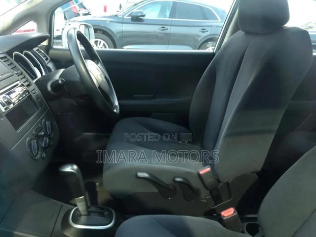 Nissan Tiida 2010 Silver